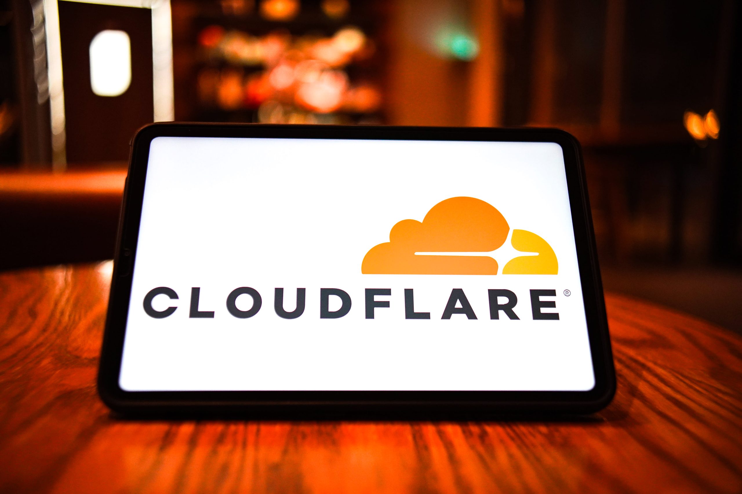 Cloudflare сокращает 20 % сотрудников из‑за ИИ: причины, последствия и что дальше