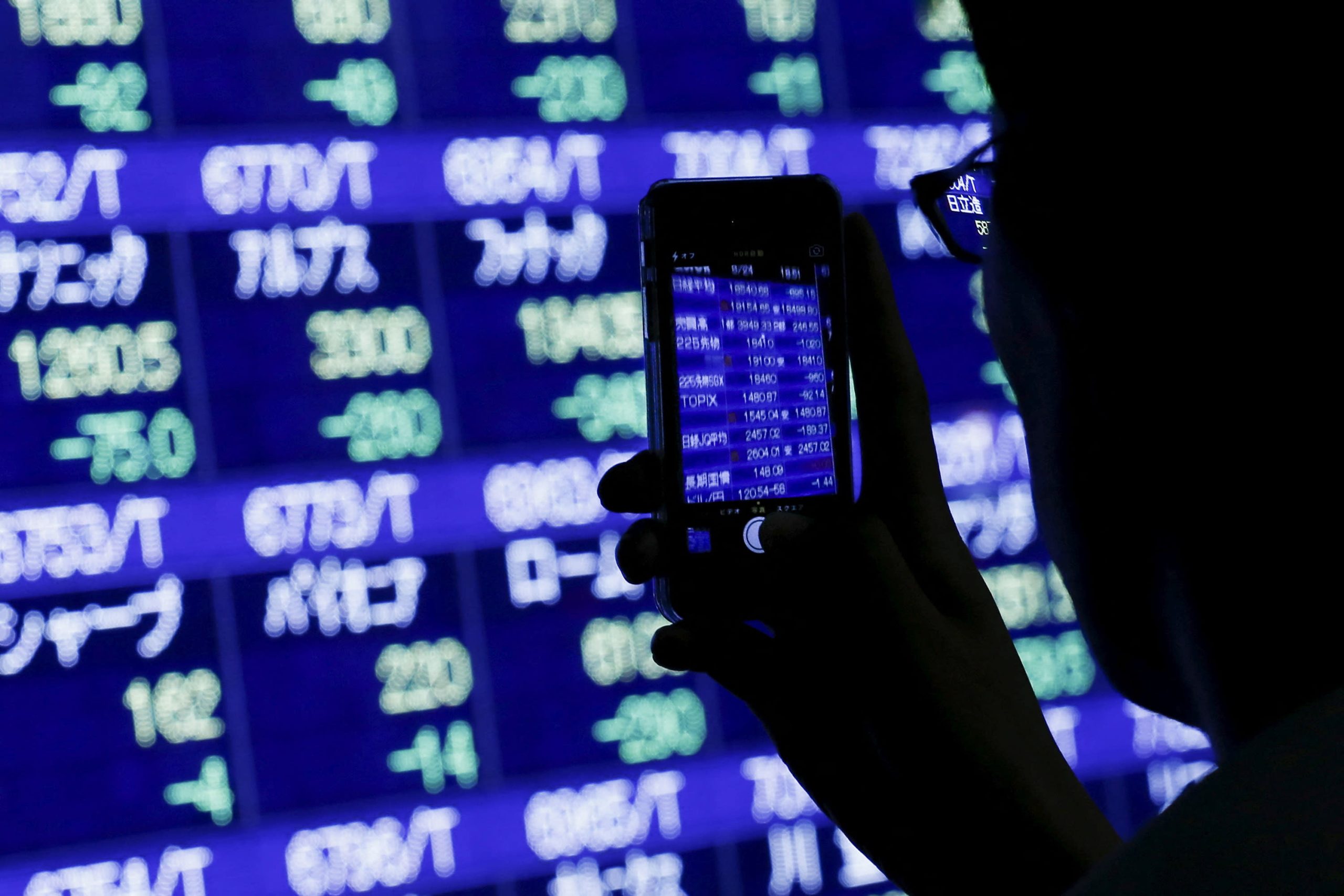 Американские индексы падают: нефть дорожает, ИИ-акции корректируются