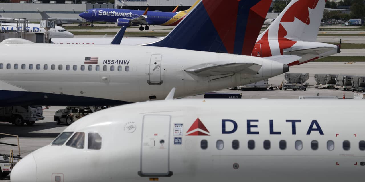 Berkshire Hathaway увеличила долю в Alphabet, купила Delta Air и продала Visa и Mastercard