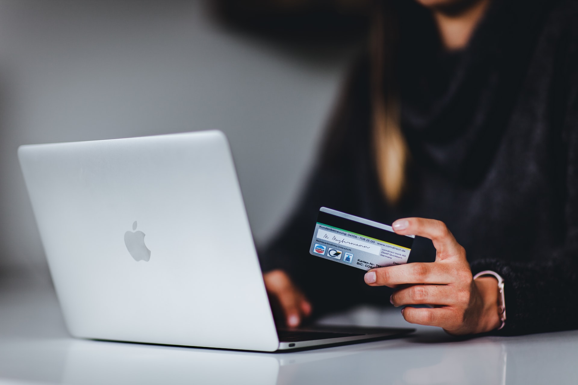 Падение акций PayPal: Разочарование инвесторов и будущее компании
