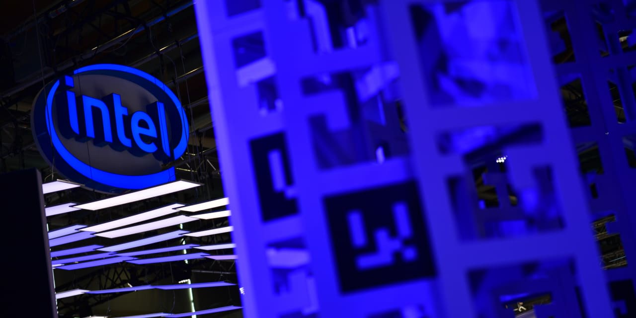 Анализ акций Intel и других чиповых компаний: причины падения и стратегии инвестирования