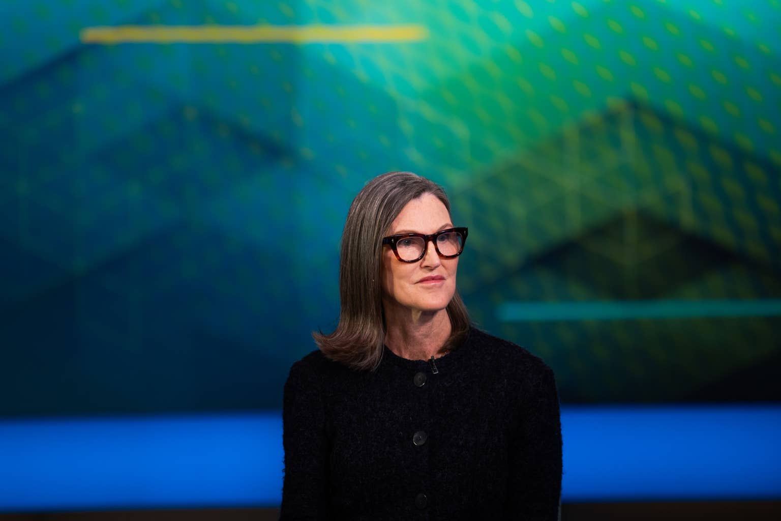 Cathie Wood Покупает Криптоакции: Инвестиционные Стратегии и Анализ Рынка