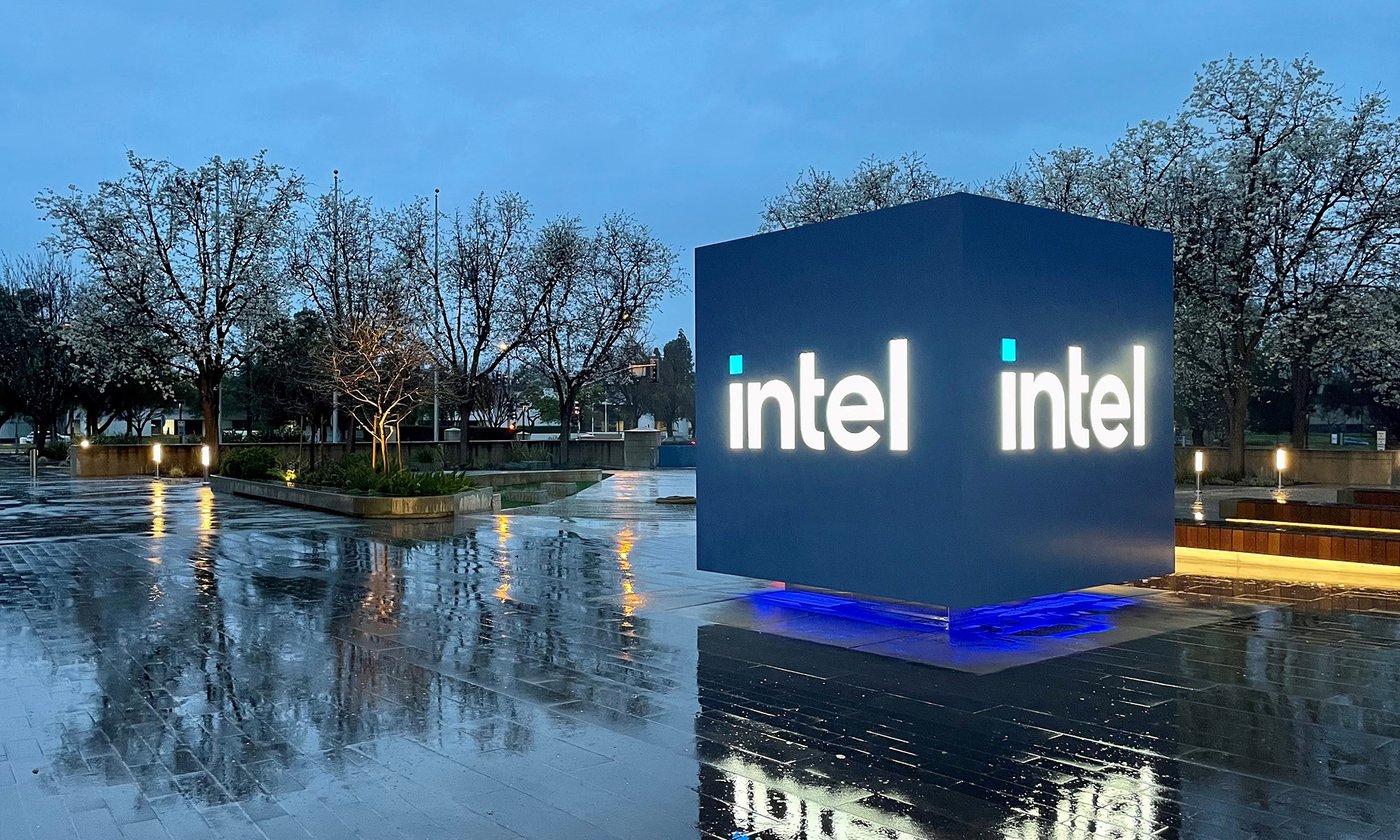 Изменение мнения о акциях Intel: Инвестиции в суперцикл ИИ