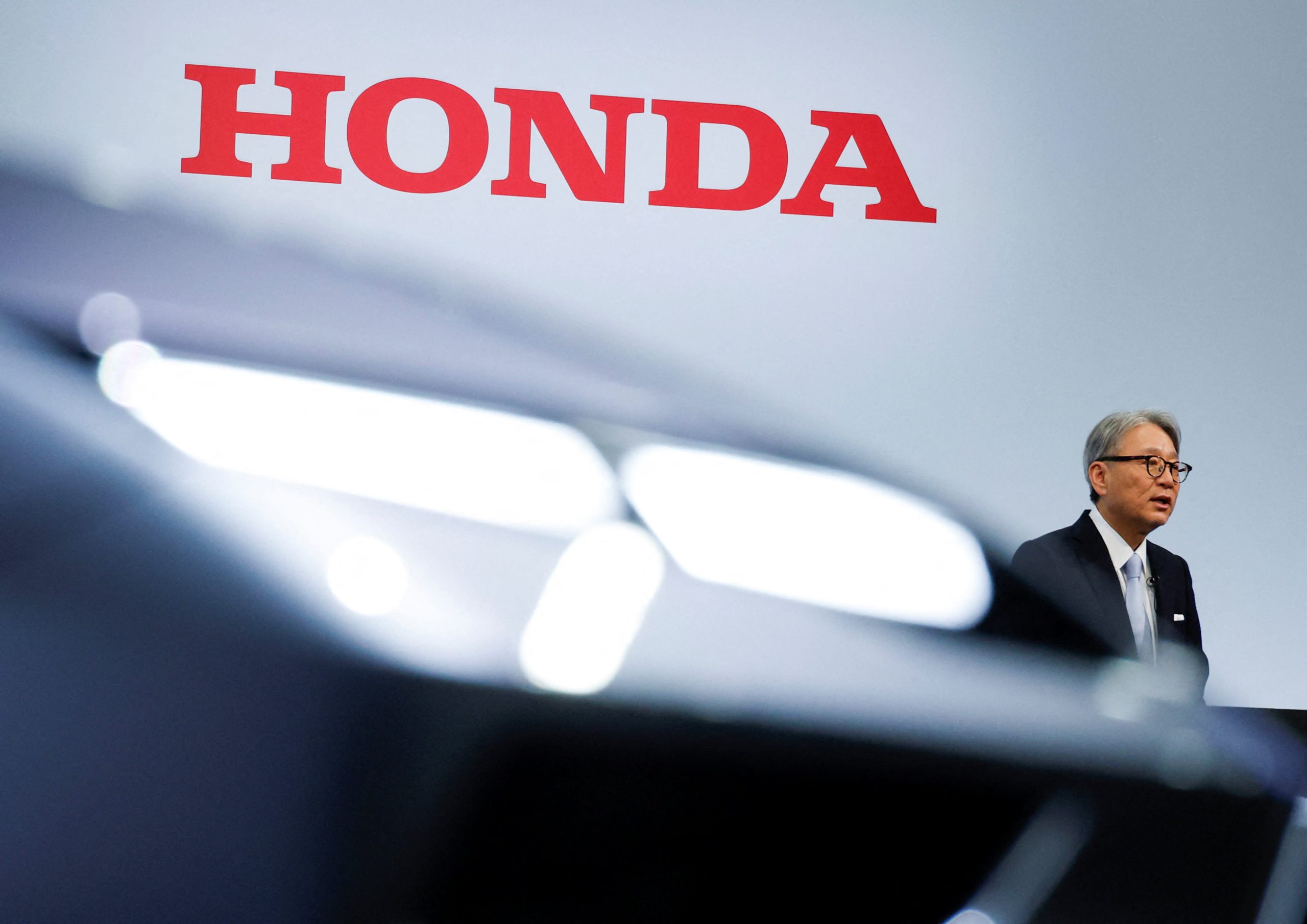 Honda меняет курс на гибриды: новые стратегии и влияние на рынок