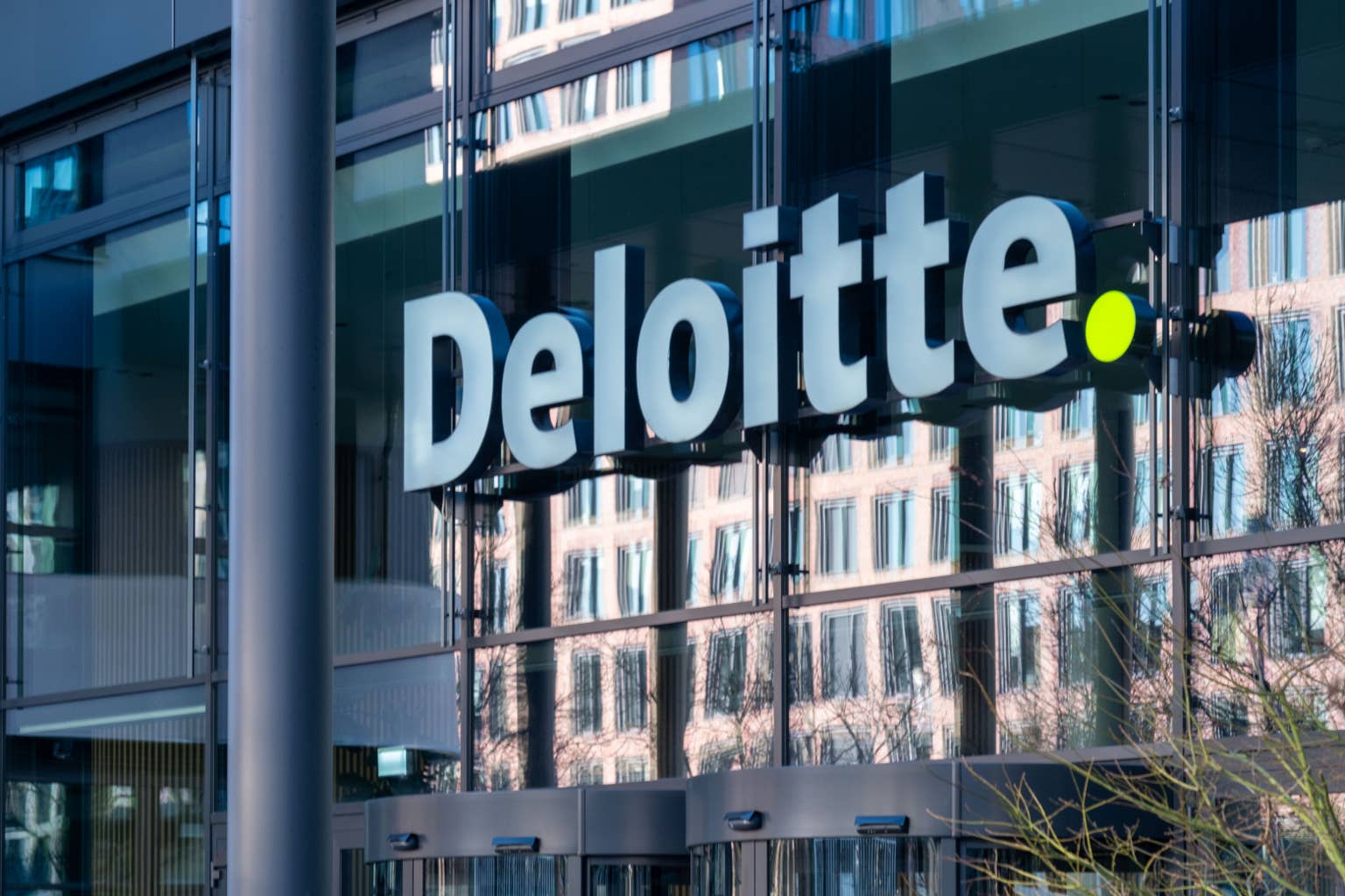Deloitte Покупает Крипто-Компанию: Новые Возможности для Инвесторов