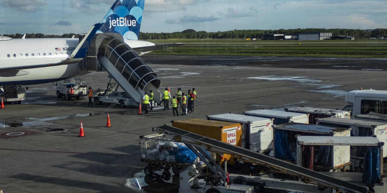 Инсайдеры JetBlue продают акции на фоне краха Spirit Airlines