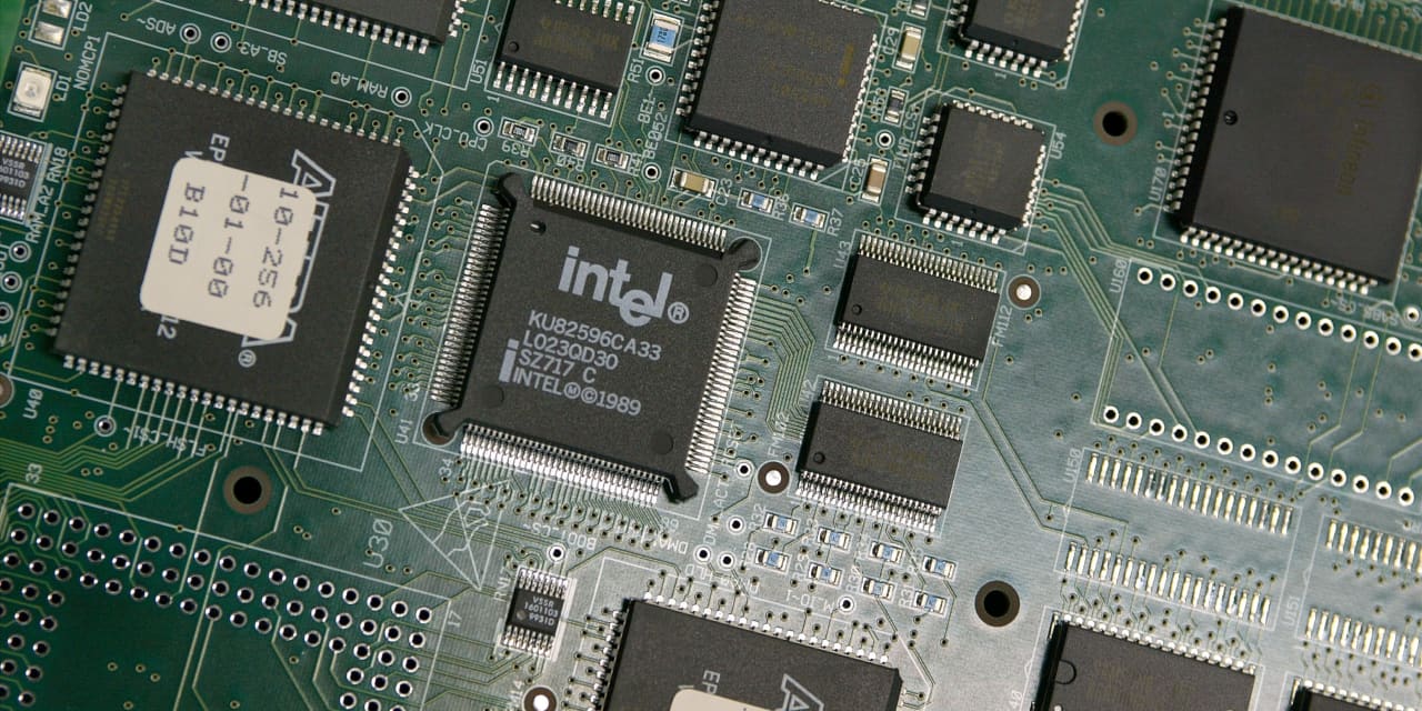 Intel и AMD: Восстановление акций на фоне инфляции