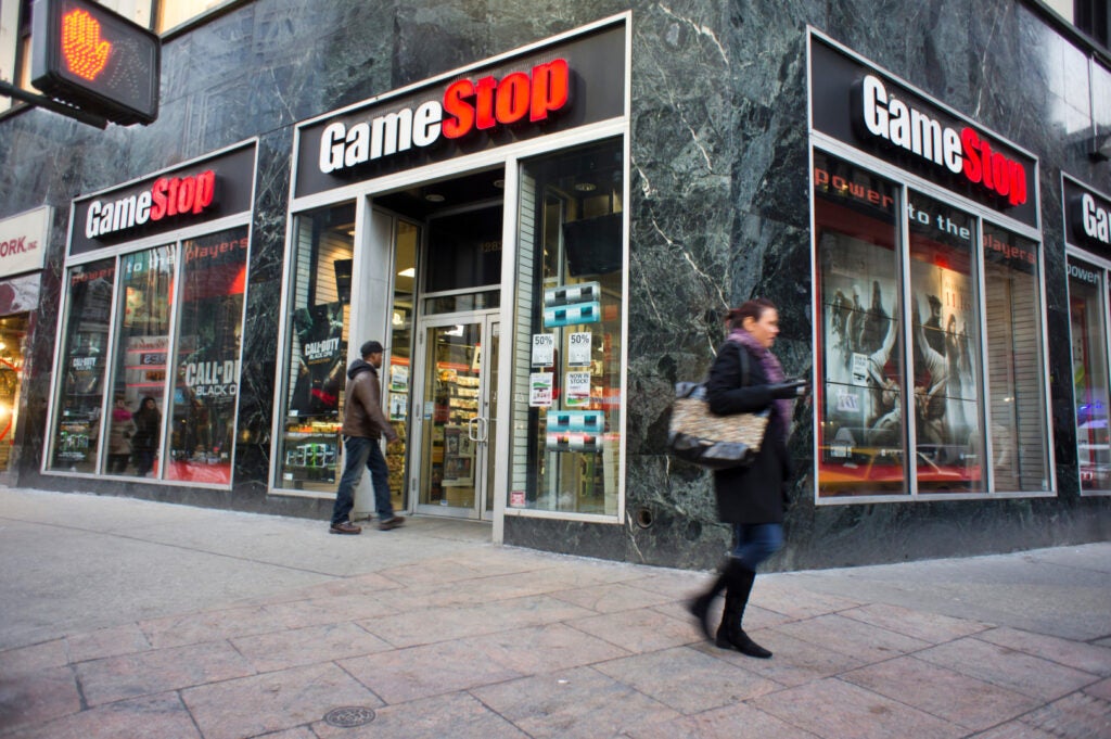Акции GameStop: Почему они снова в центре внимания?