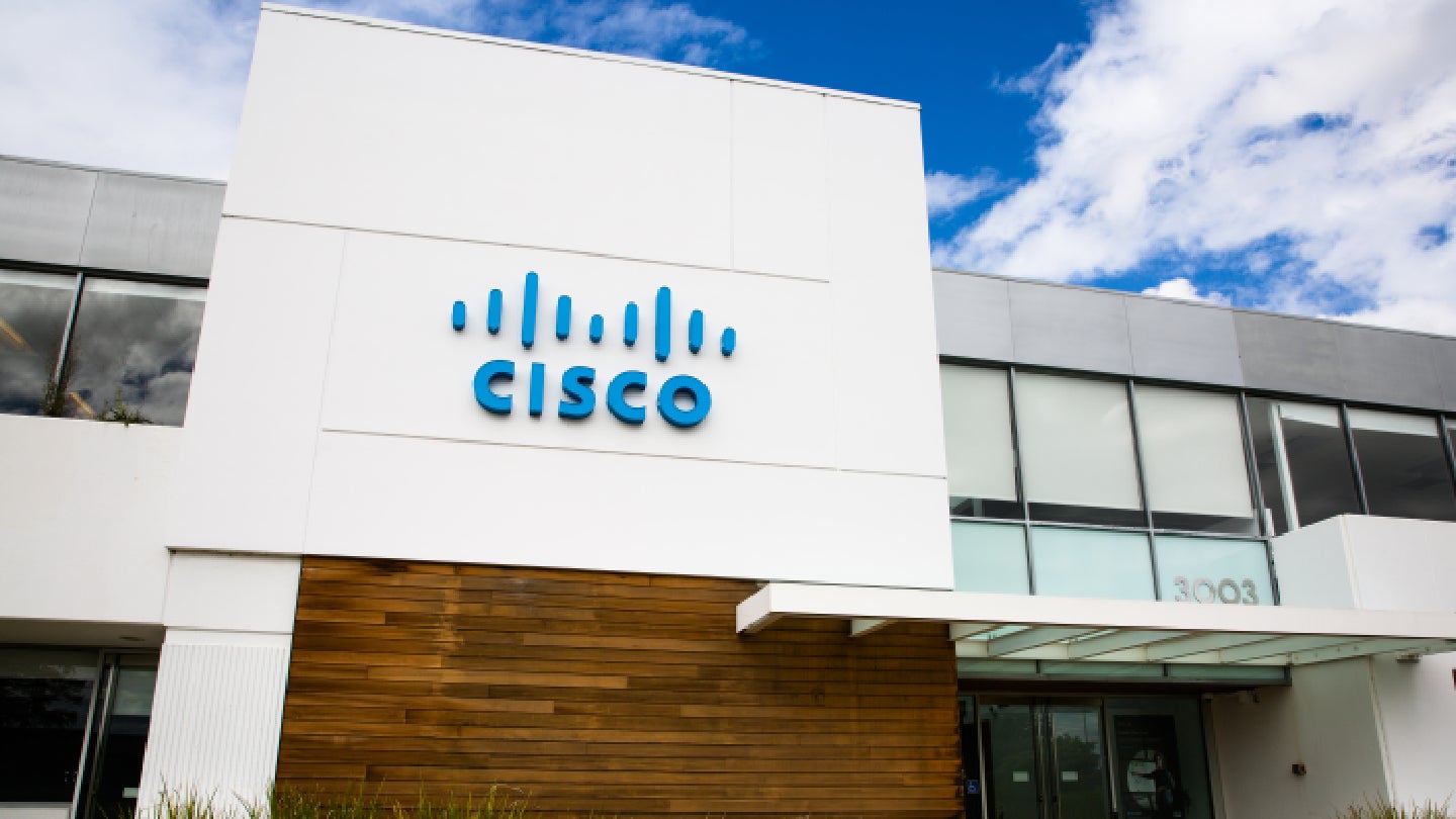 Cisco сокращает рабочую силу на 4000 человек: причины и последствия