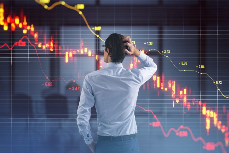 Акции Palantir упали на 35%: что делать инвесторам?