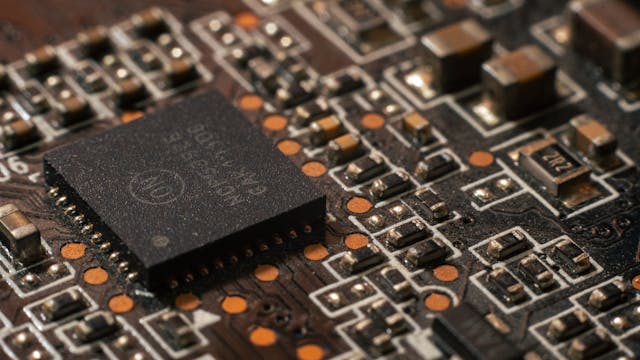 Broadcom оспаривает решения регуляторов ЕС: будущее компании в Европе