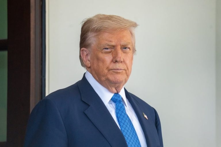 Трамп приглашает Хуана на встречу в Китай: что это значит для Nvidia?