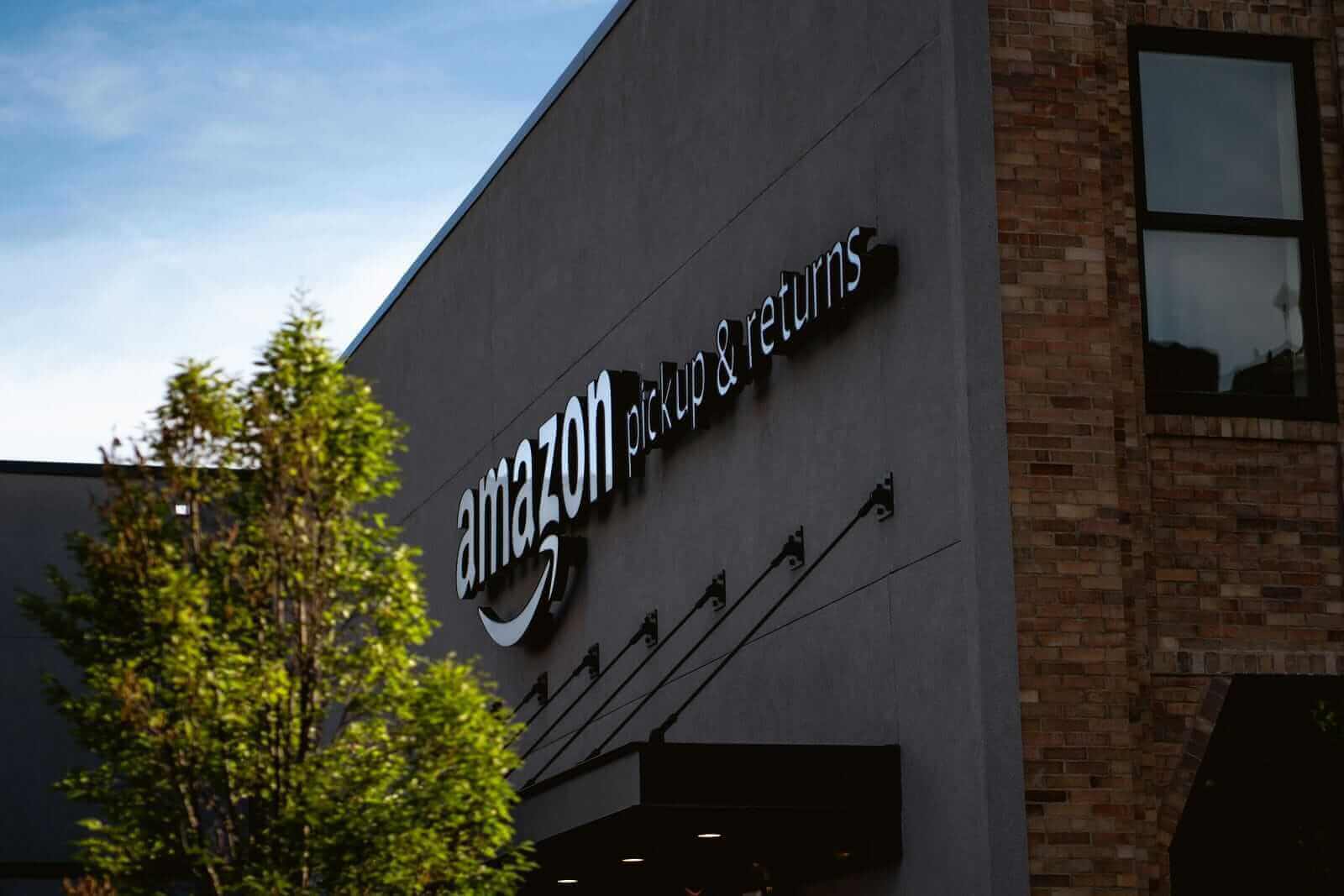 Как генерировать доход, сохраняя бычий настрой по акциям Amazon