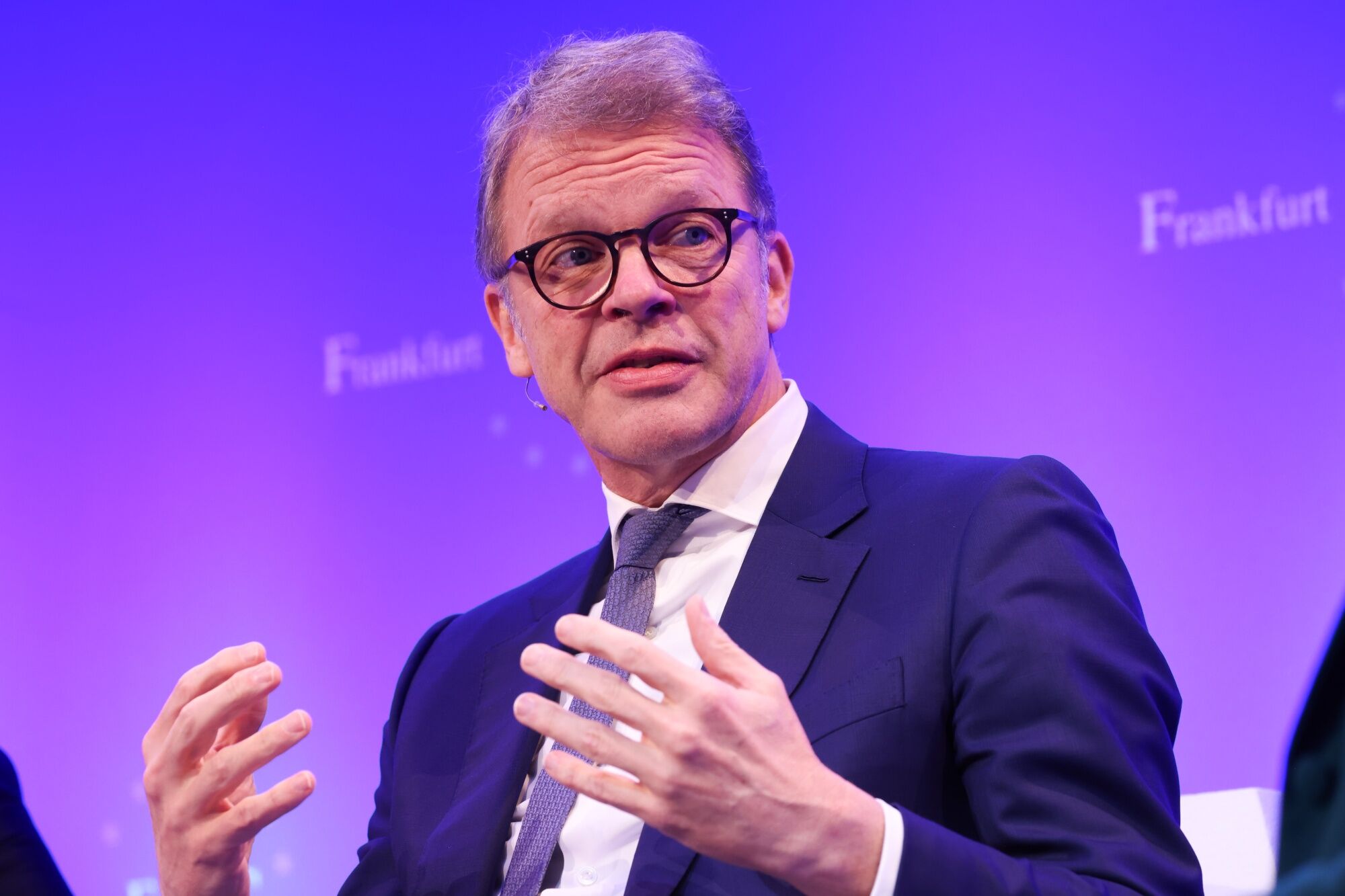 Задержка отчета Deutsche Bank: последствия для инвесторов