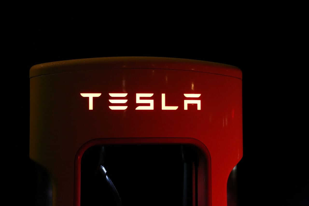 25% снижение прибыли Tesla: что ждет акции компании
