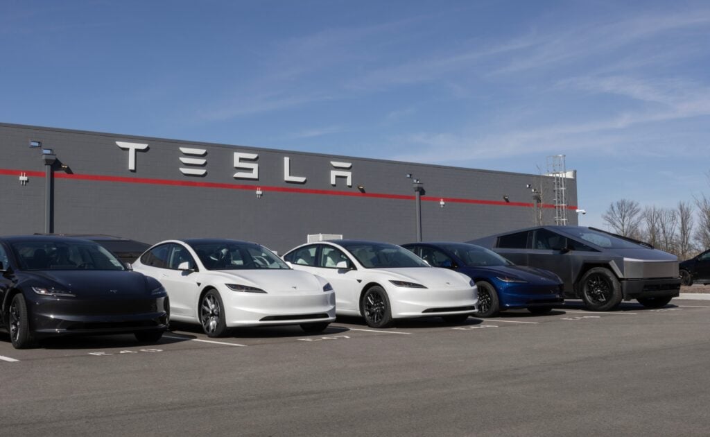 10% отказа Mercedes от Tesla: последствия для инвесторов