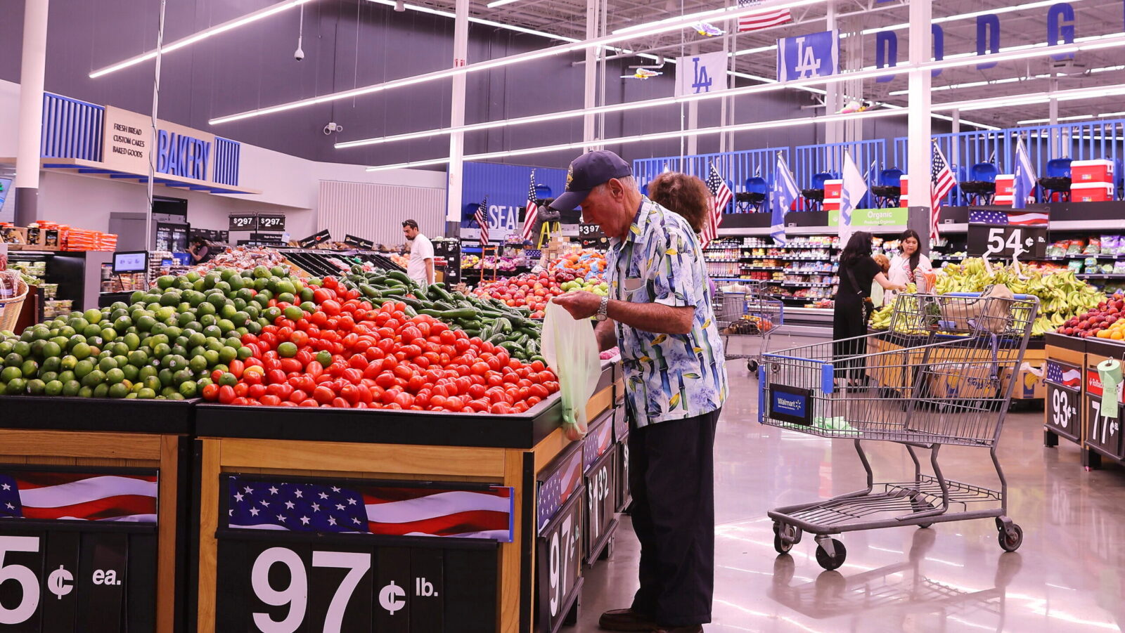 5 стратегий для инвесторов после снижения прогноза Walmart