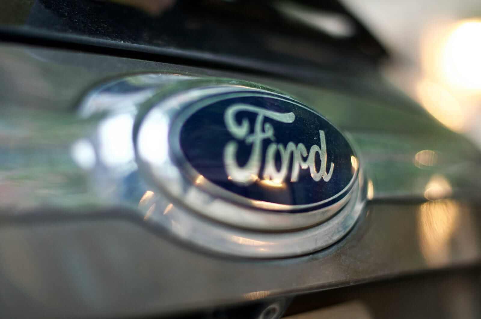 10,000 электромобилей Ford: провал и борьба с Tesla