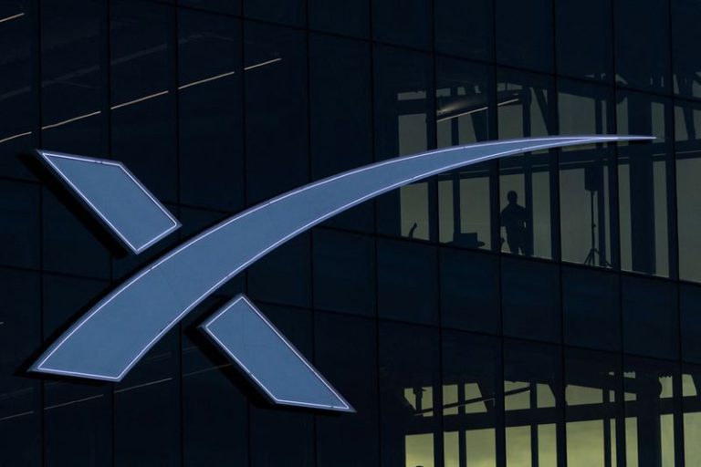 Критика управления SpaceX: Взгляд пенсионных фондов